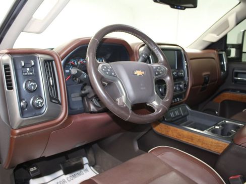 Used 2019 Chevrolet Silverado 2500 High Country w/ Duramax Plus Package image 22