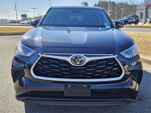 Used 2023 Toyota Highlander L image 2