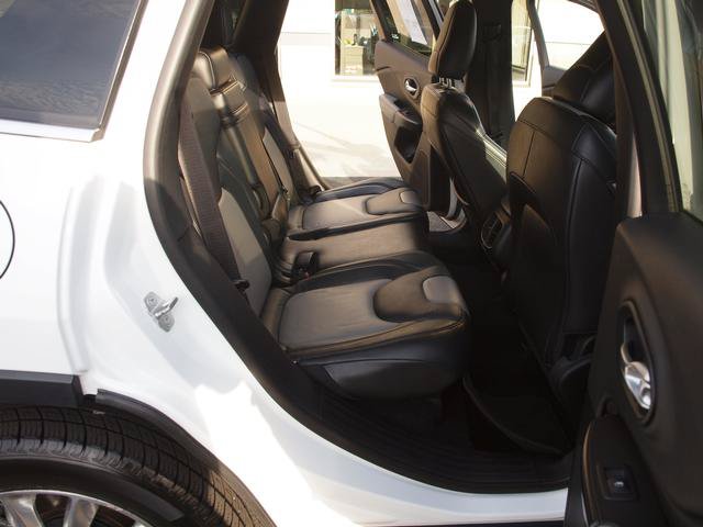 Used 2014 Jeep Cherokee Limited AWD/4WD image 7