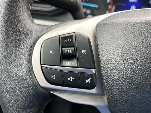 Used 2023 Ford Explorer XLT image 32