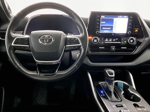 Used 2022 Toyota Highlander XSE image 8