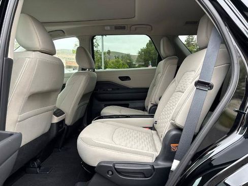 Certified 2024 Nissan Pathfinder SV w/ SV Premium Package FWD image 14