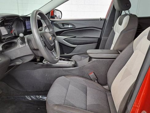 Used 2024 Chevrolet Trax LS w/ LS Convenience Package FWD image 21