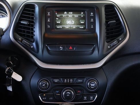 Used 2016 Jeep Cherokee Latitude w/ Safety/Convenience Group image 10