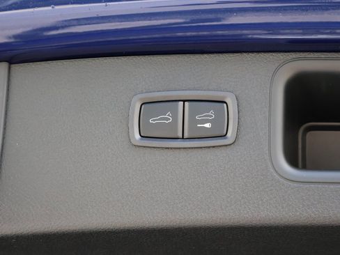 Used 2025 Porsche Macan image 18