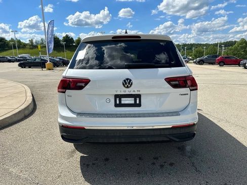 Used 2023 Volkswagen Tiguan SE AWD/4WD image 4