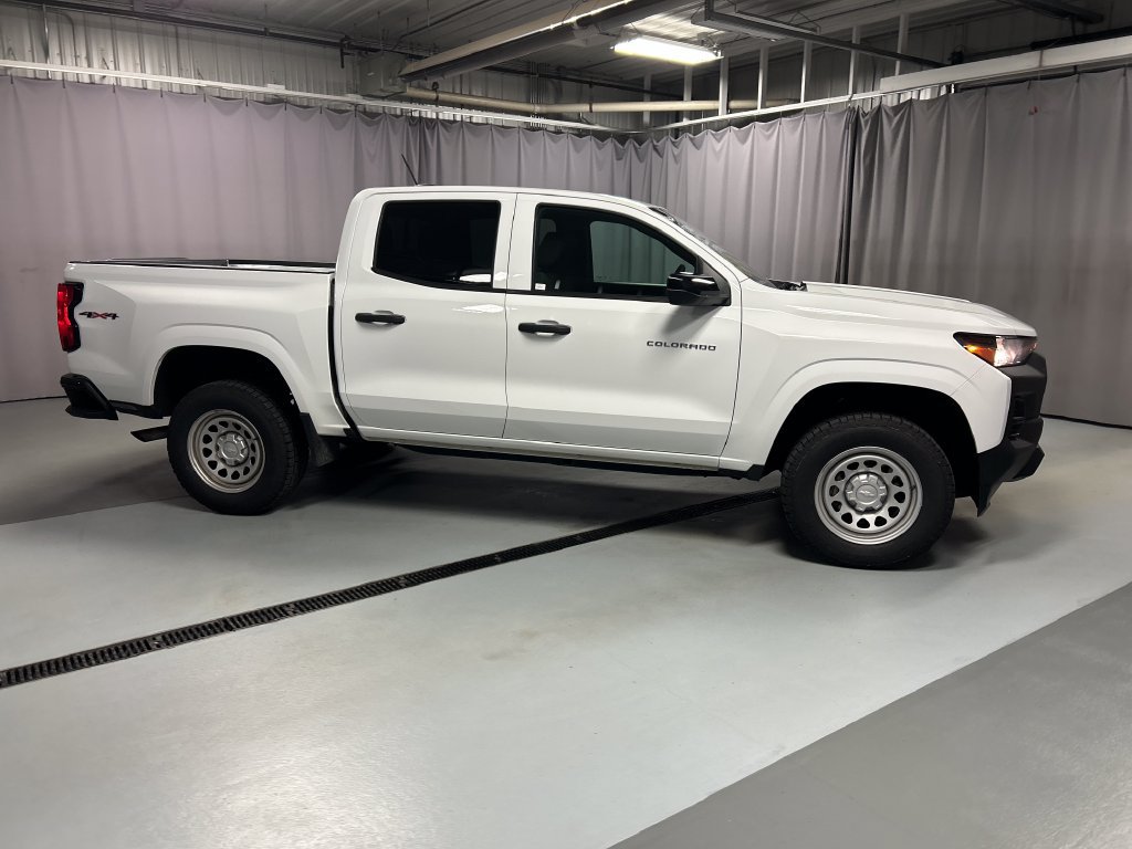 Used 2023 Chevrolet Colorado W/T w/ Advanced Trailering Package AWD/4WD image 8