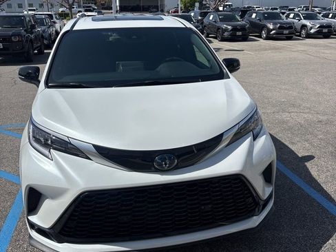 Used 2023 Toyota Sienna XSE image 1