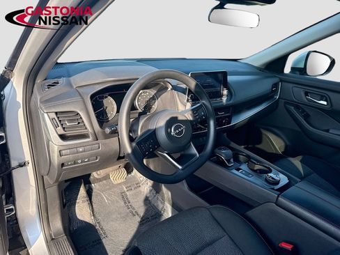 Used 2024 Nissan Rogue SV AWD/4WD image 11