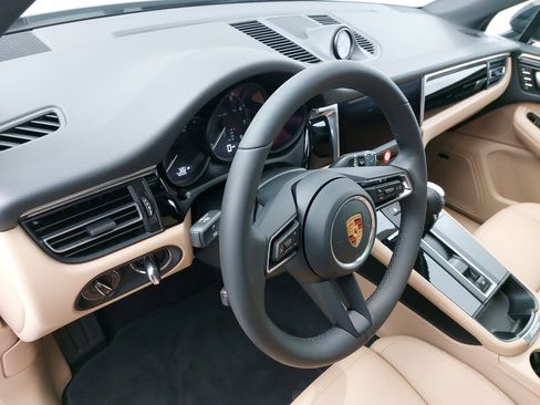 Certified 2026 Porsche Macan image 18