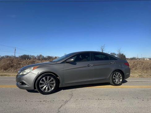 Used 2011 Hyundai Sonata SE image 2