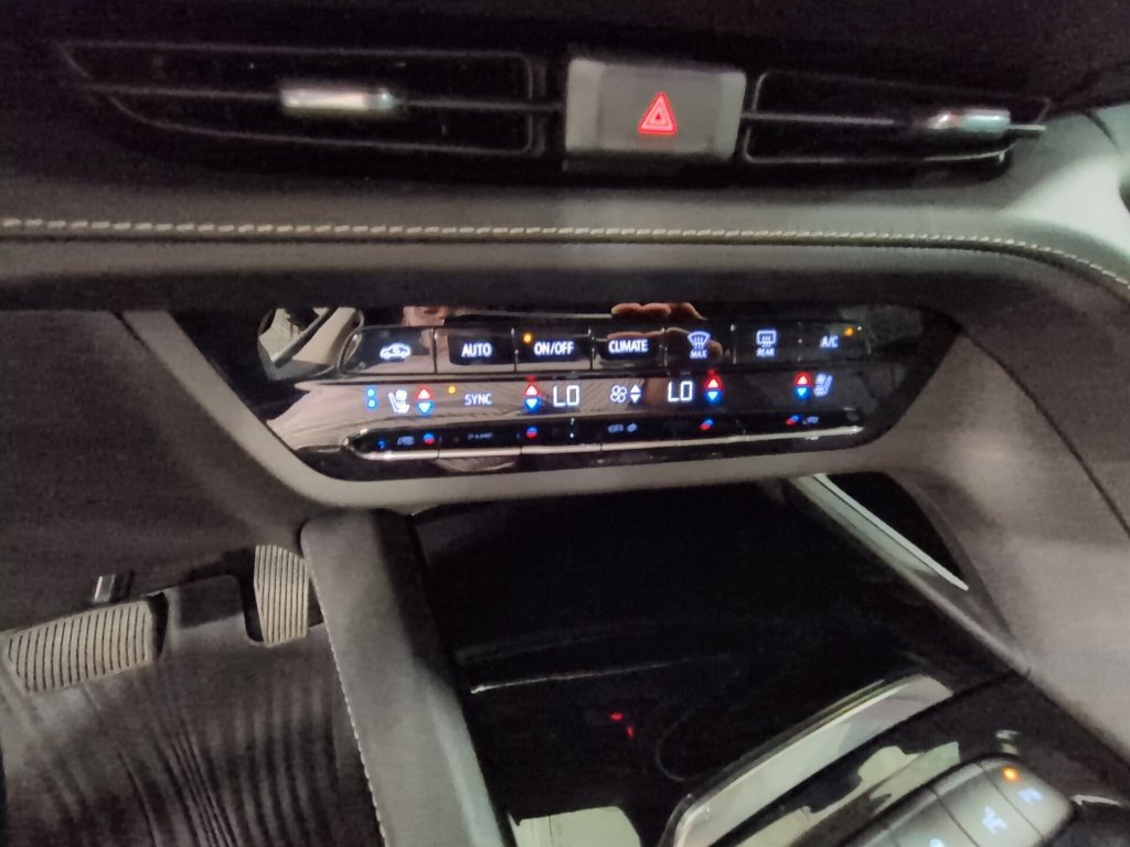 Used 2023 Buick Envision Avenir AWD/4WD image 18
