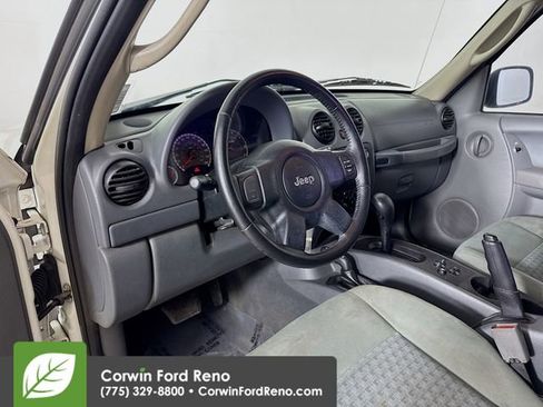 Used 2007 Jeep Liberty Sport image 9