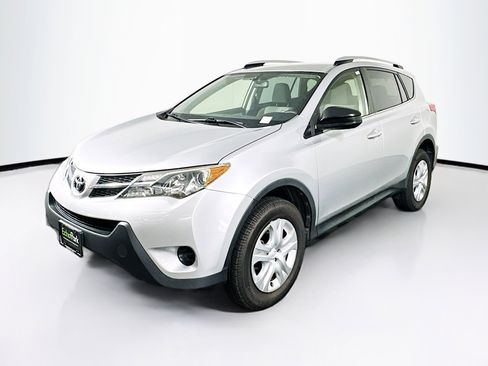 Used 2015 Toyota RAV4 LE FWD image 3
