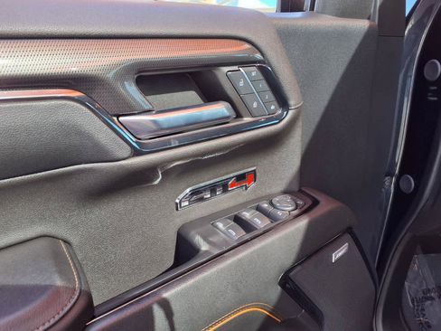 Used 2024 GMC Sierra 1500 AT4 w/ Technology Package AWD/4WD image 17
