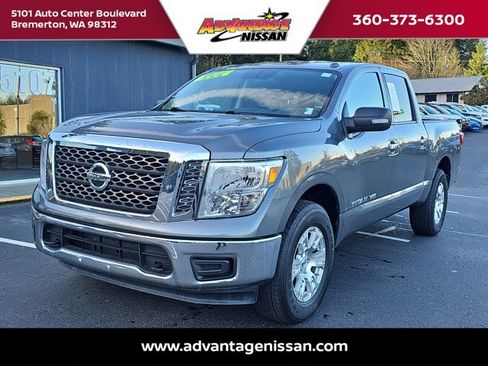 Used 2018 Nissan Titan SV image 1