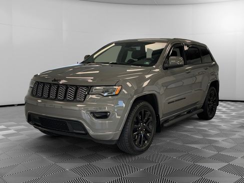 Used 2022 Jeep Grand Cherokee Laredo X AWD/4WD image 4