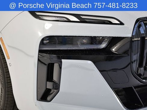 Used 2023 BMW 740i w/ Parking Assistance Package RWD image 17