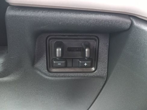 Used 2025 Ford Expedition Active AWD/4WD image 26