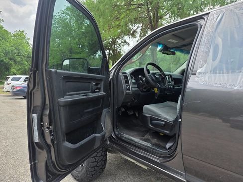 Used 2017 RAM 2500 Tradesman w/ Chrome Appearance Group AWD/4WD image 12