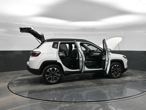 Used 2024 Jeep Compass Limited image 41