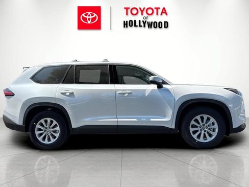 New 2026 Toyota Grand Highlander FWD image 3