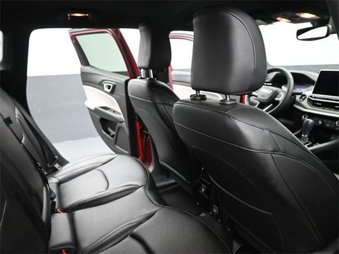 Used 2025 Jeep Compass Limited image 21