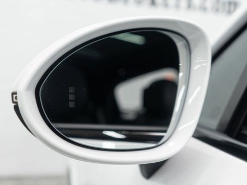 Used 2023 Porsche Cayenne Platinum Edition image 44