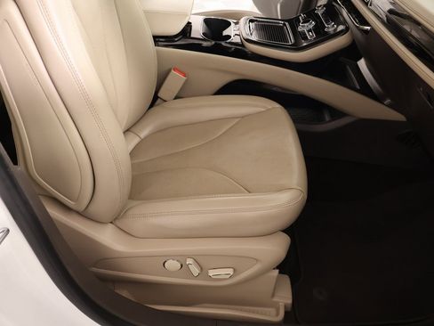 Certified 2022 Lincoln Nautilus Reserve image 13