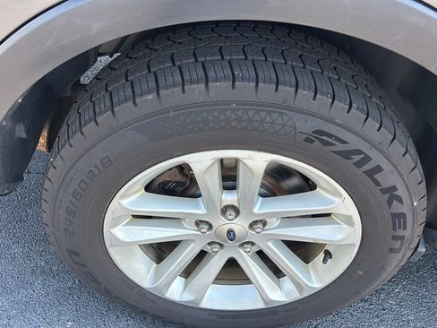 Used 2015 Ford Explorer XLT AWD/4WD image 32