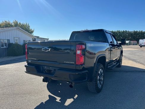 Used 2022 Chevrolet Silverado 2500 Custom w/ Custom Value Package image 5