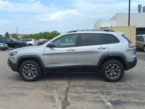 Used 2020 Jeep Cherokee Trailhawk w/ Cold Weather Group AWD/4WD image 6