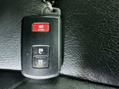 Used 2017 Toyota Tacoma TRD Off-Road w/ Tow Package (A/T) image 34