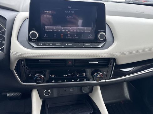 Used 2023 Nissan Rogue SL AWD/4WD image 12