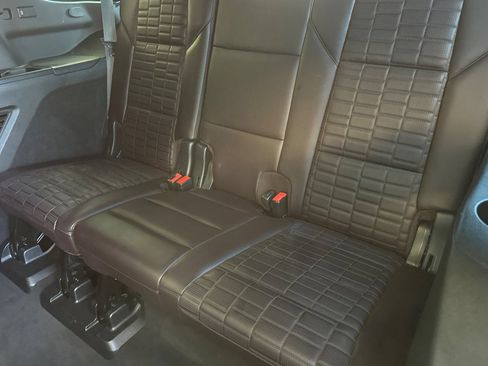 Used 2021 Cadillac Escalade Sport Platinum AWD/4WD image 17