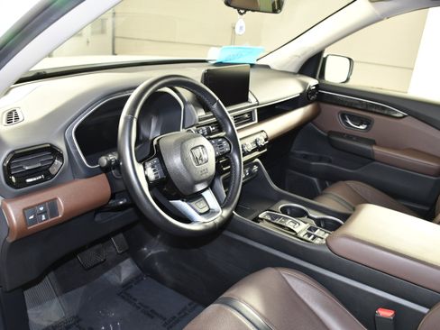 Used 2025 Honda Pilot Elite image 2
