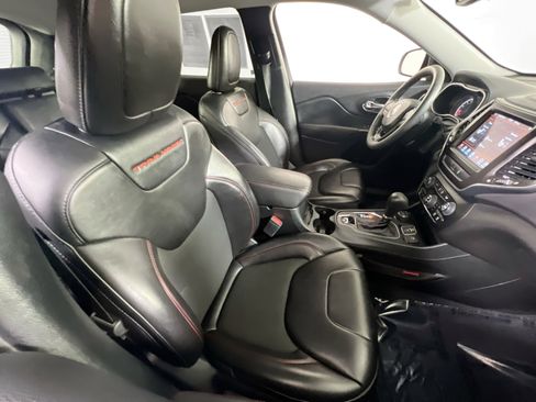 Used 2022 Jeep Cherokee Trailhawk w/ Trailer Tow Group image 26