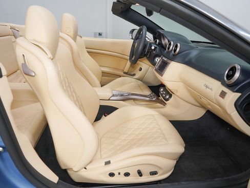 Used 2012 Ferrari California RWD image 2