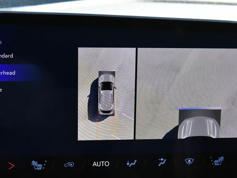 Used 2025 Chevrolet Equinox EV LT w/ Convenience Package image 24