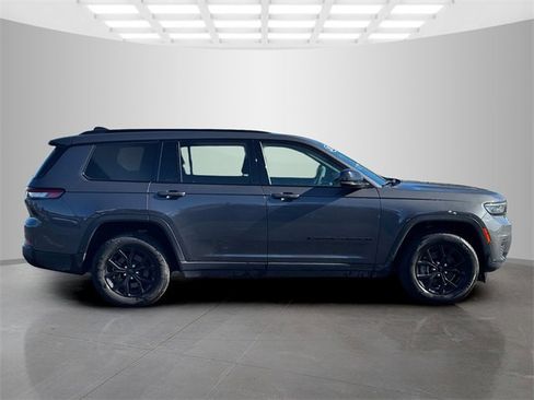 Certified 2024 Jeep Grand Cherokee L Laredo image 8