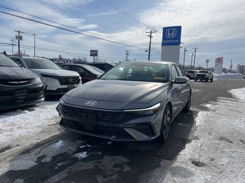 Used 2024 Hyundai Elantra SEL w/ Convenience Package image 1