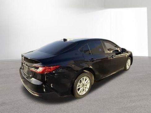 Used 2025 Toyota Camry LE w/ Convenience Package image 4