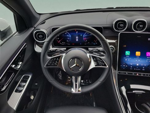 Used 2025 Mercedes-Benz GLC 300 image 16