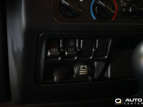 Used 2005 Jeep Wrangler X image 23