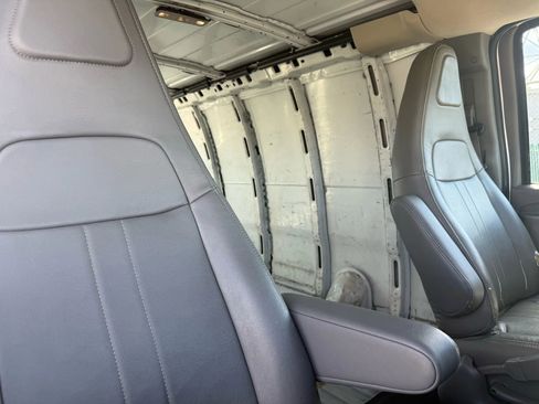 Used 2016 Chevrolet Express 2500 image 48