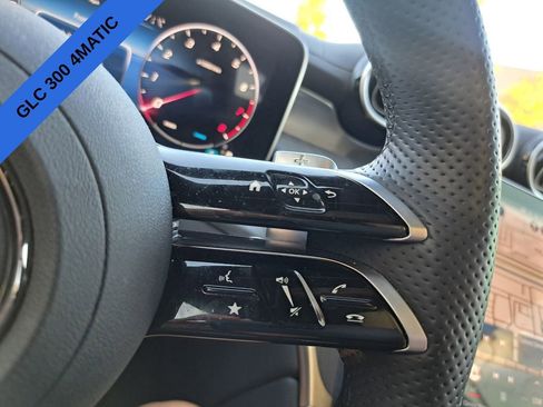 Used 2024 Mercedes-Benz GLC 300 4MATIC image 13