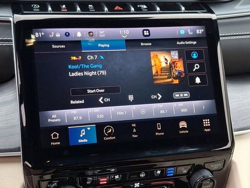 Used 2023 Jeep Grand Cherokee Limited w/ Luxury Tech Group II AWD/4WD image 19