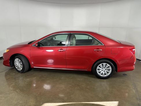 Used 2012 Toyota Camry LE FWD image 13