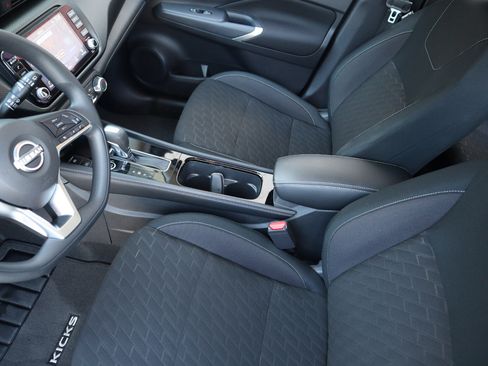 Used 2024 Nissan Kicks SV image 36