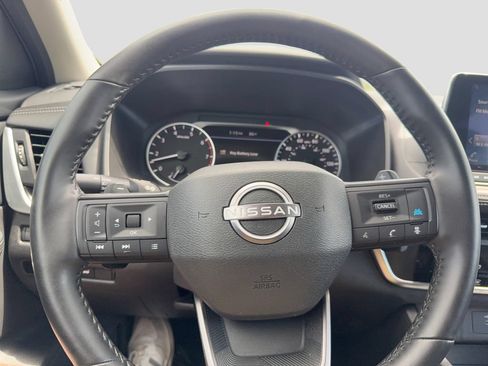 Used 2025 Nissan Rogue SV AWD/4WD image 15